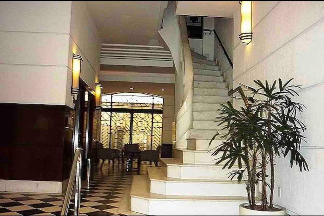 Residencial Com Servicos 45 Metros Decorado Com Sala, Suite E Cozinha Na Quadra Da Praia De Copacabana Rio de Janeiro Bagian luar foto