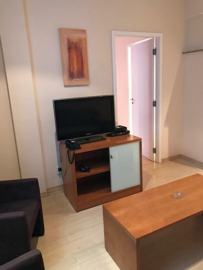 Residencial Com Servicos 45 Metros Decorado Com Sala, Suite E Cozinha Na Quadra Da Praia De Copacabana Rio de Janeiro Bagian luar foto